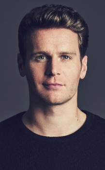 Jonathan Groff
